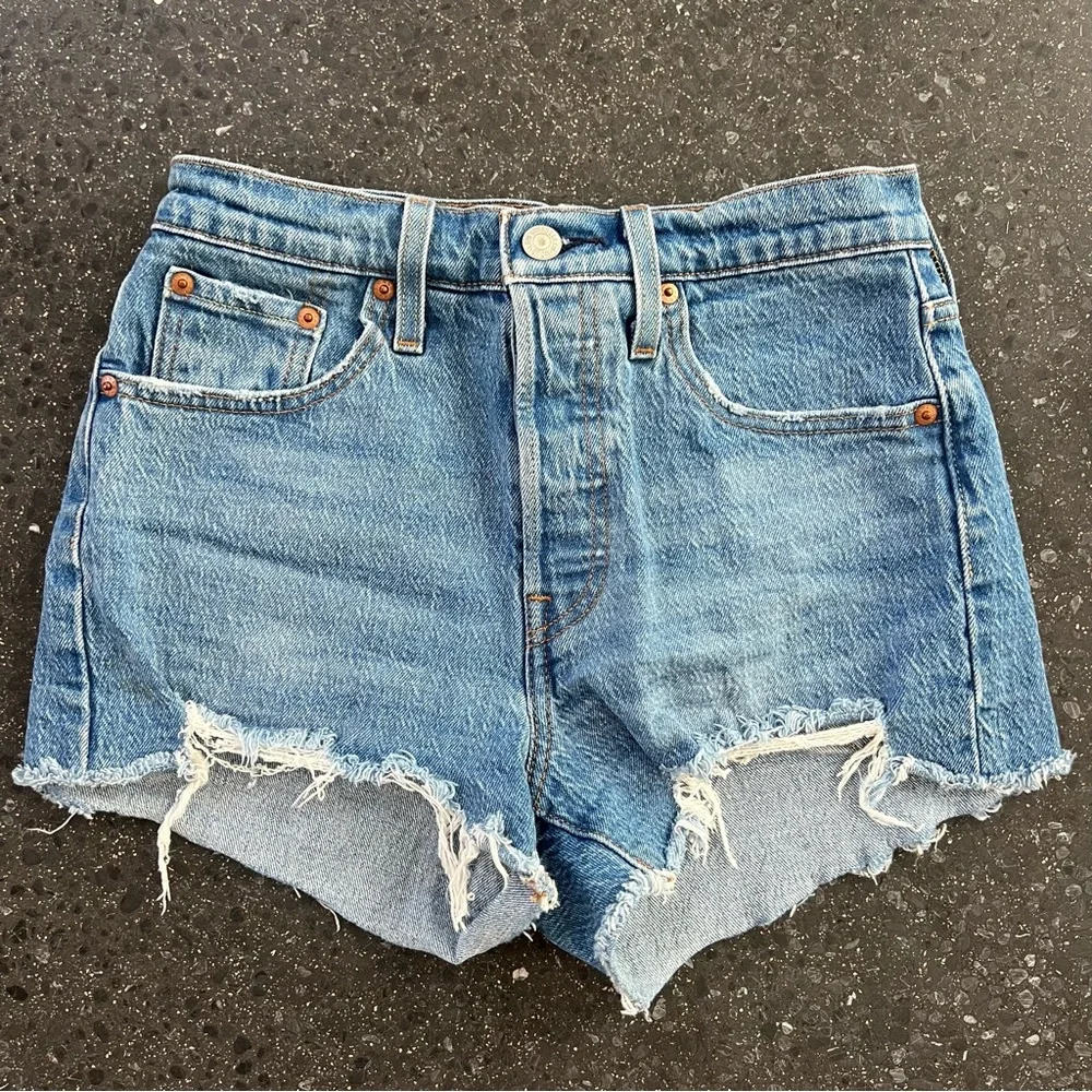 Levi’s 501 Original Light Blue Denim Shorts Size 25 - Picture 2 of 3